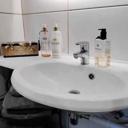 Fantastic 170m2 With A Big Garden 度假居 *