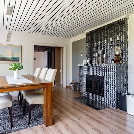 Fantastic 170m2 With A Big Garden And Free Ev Recharger Holiday home